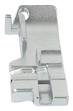 Der Standard-Nähfuß für die Gritzner 788 Overlock (Original) von ACKERMANN® ist ein glänzender Metall-Nähfuß mit einer U-förmigen Nut und einer Befestigungsbohrung an der Oberseite – ein Original-Ersatzteil für zuverlässiges Nähen.